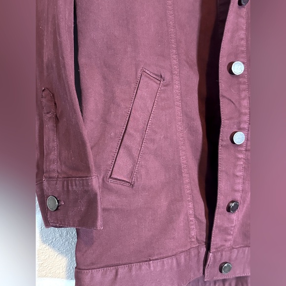 Liverpool Los Angeles Burgundy Blush Denim Jacket Size M Button-Up Pockets NWOT - Picture 10 of 15